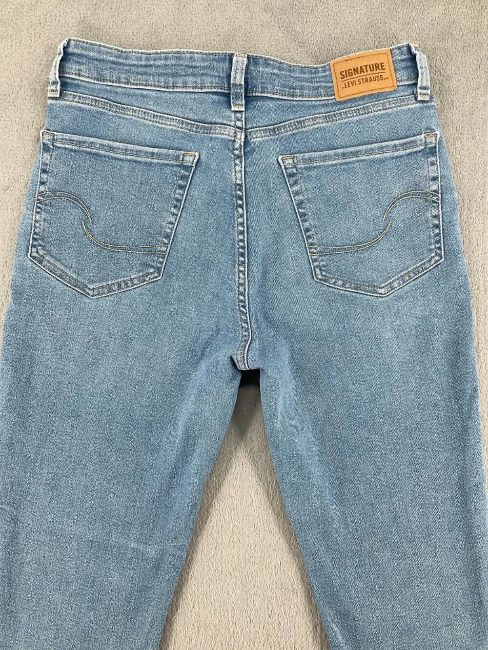 Signature Levi Strauss Boyfriend Jeans Women’s 10 W30 Light Wash